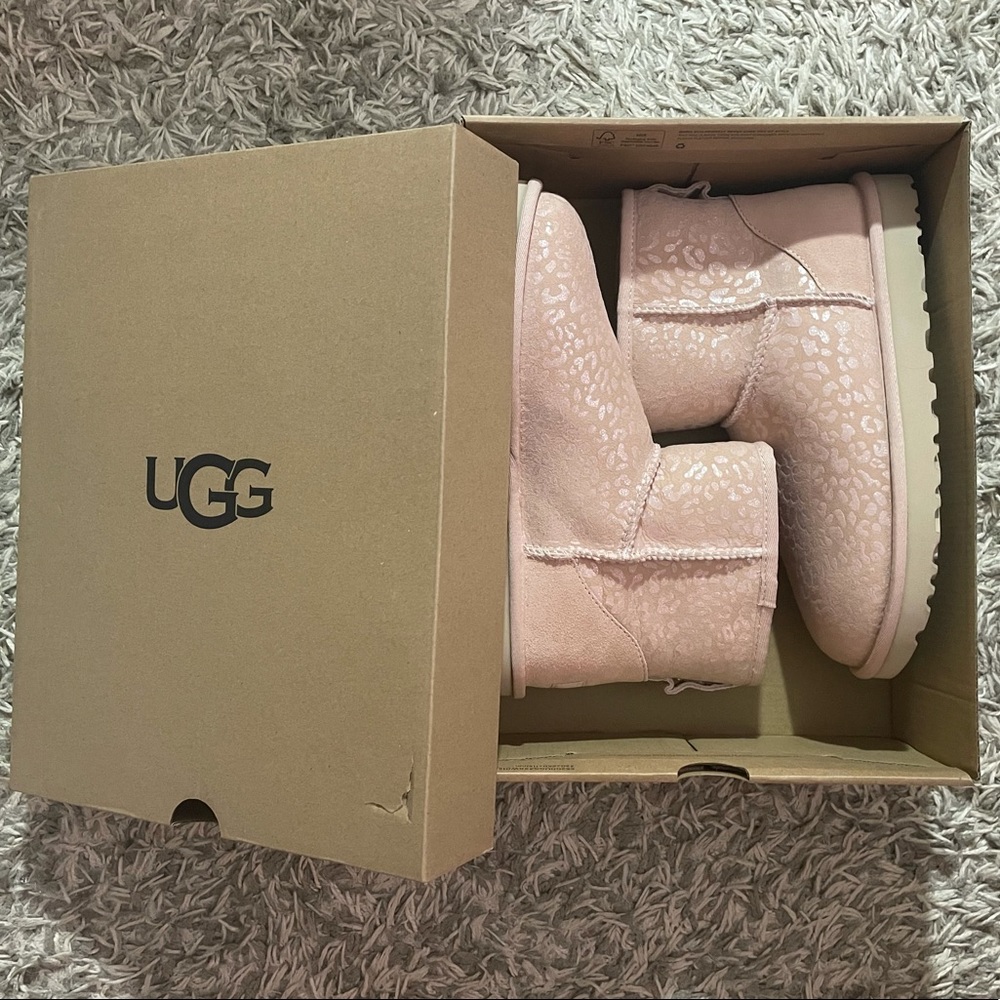 NWT UGG Women Classic Mini Snow Leopard Ankle Boot